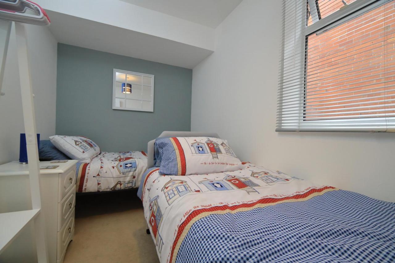 Exmouth - Newly Available, Near The Beach Apartment Exterior photo